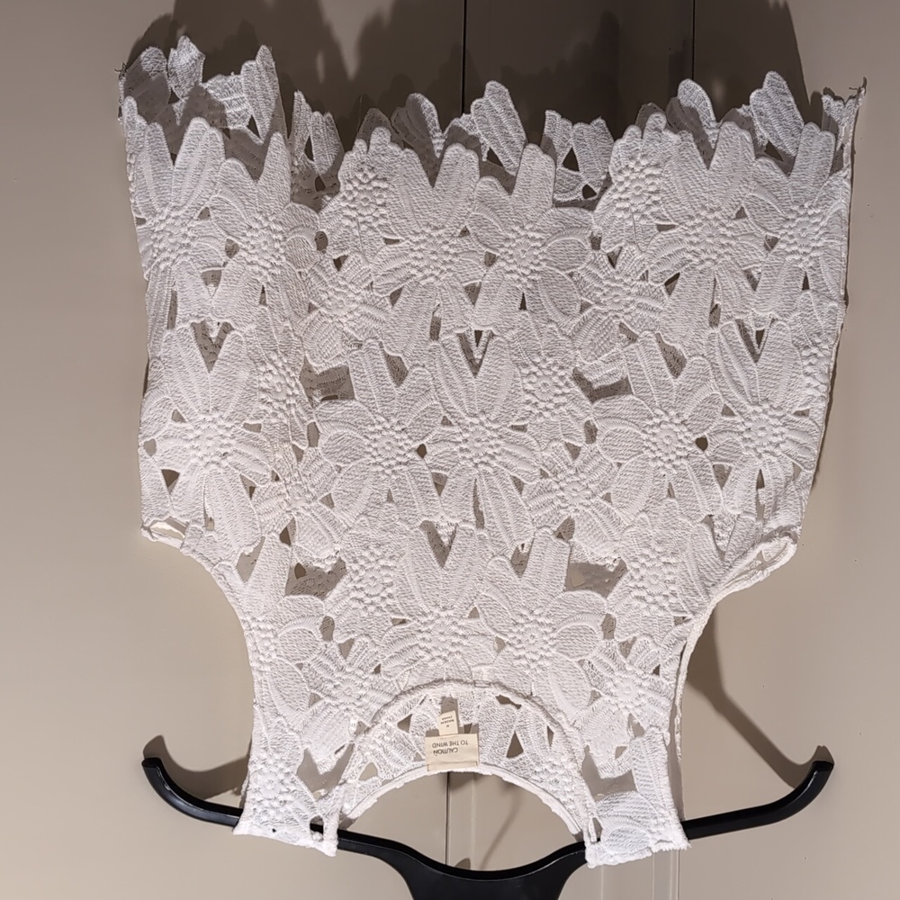 White cropped lace top